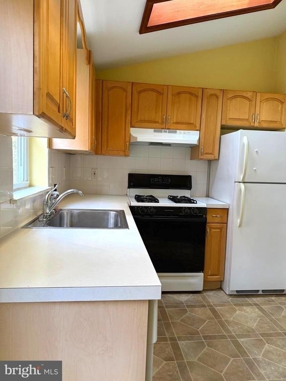 1215 S Marshall Street - Photo 9