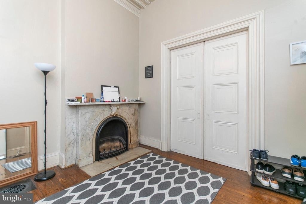 1807 Spruce Street - Photo 3