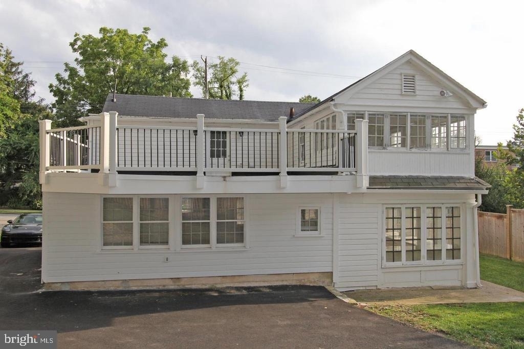 233 E Montgomery Avenue - Photo 9
