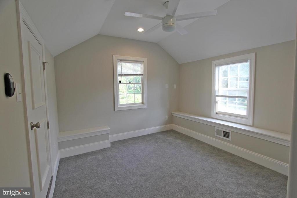 233 E Montgomery Avenue - Photo 5