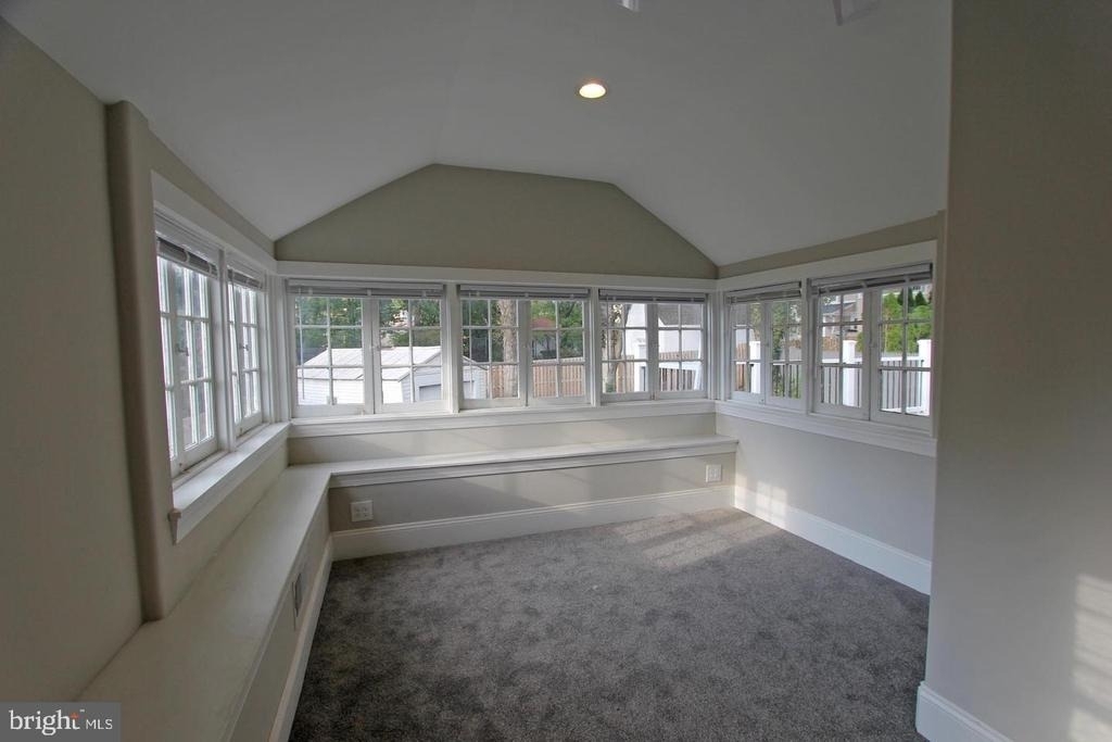 233 E Montgomery Avenue - Photo 4