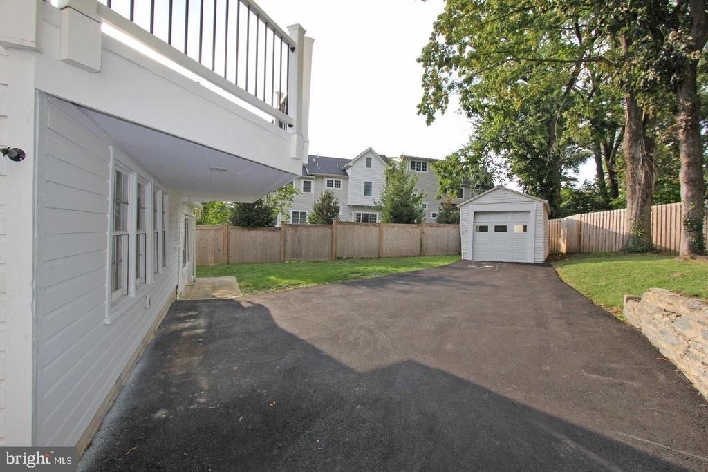 233 E Montgomery Avenue - Photo 8