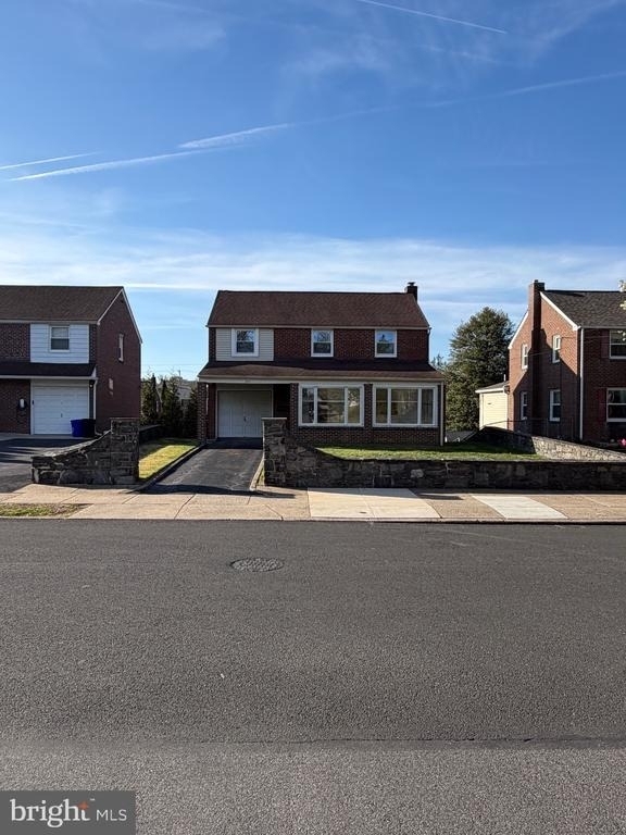 1711 Robinson Avenue - Photo 0