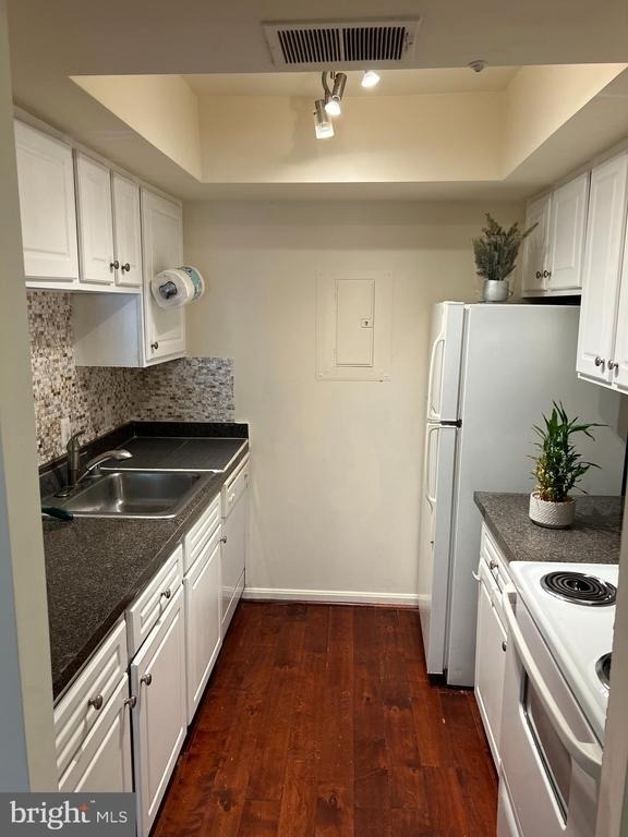 18336 Streamside Drive - Photo 6