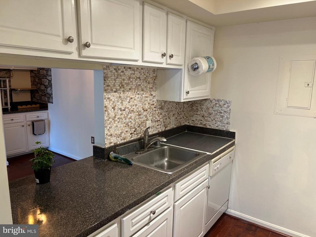 18336 Streamside Drive - Photo 4