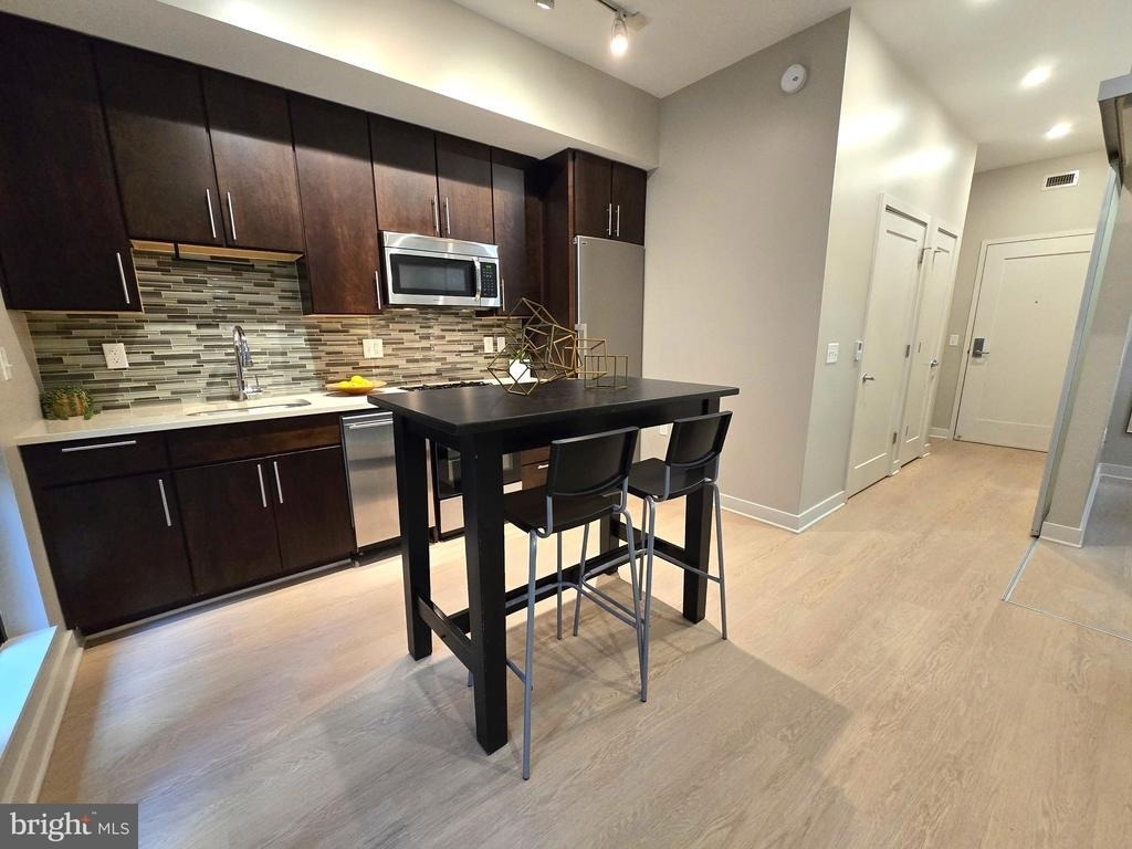 1320 Fenwick Lane - Photo 9
