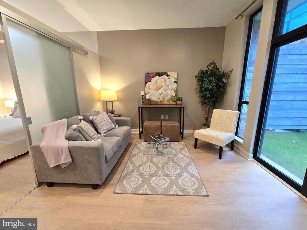 1320 Fenwick Lane - Photo 3