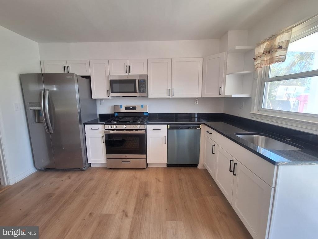 7910 Subet Road - Photo 0