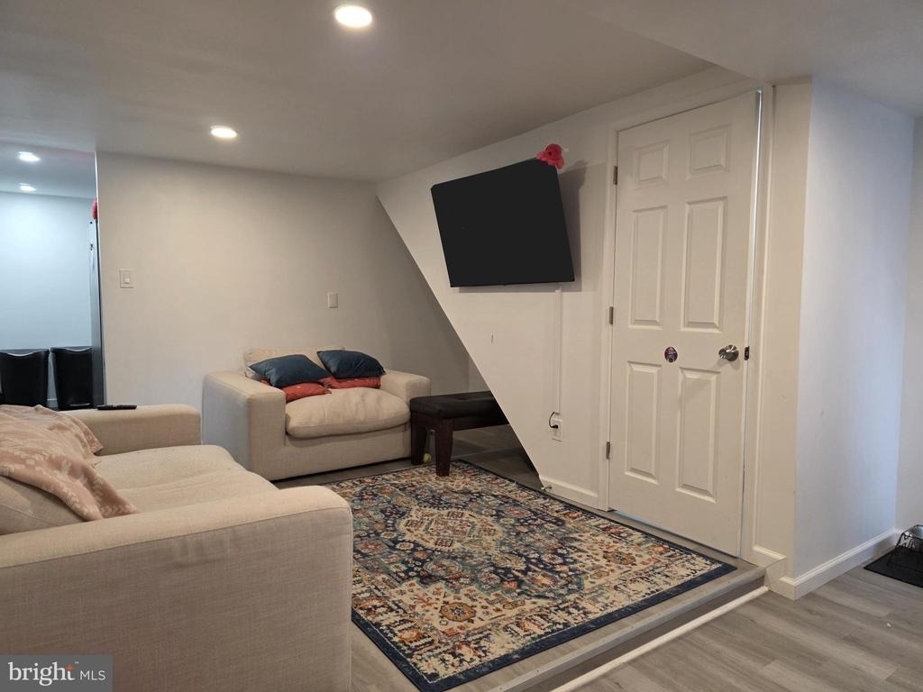 46 Lincoln Street - Photo 3
