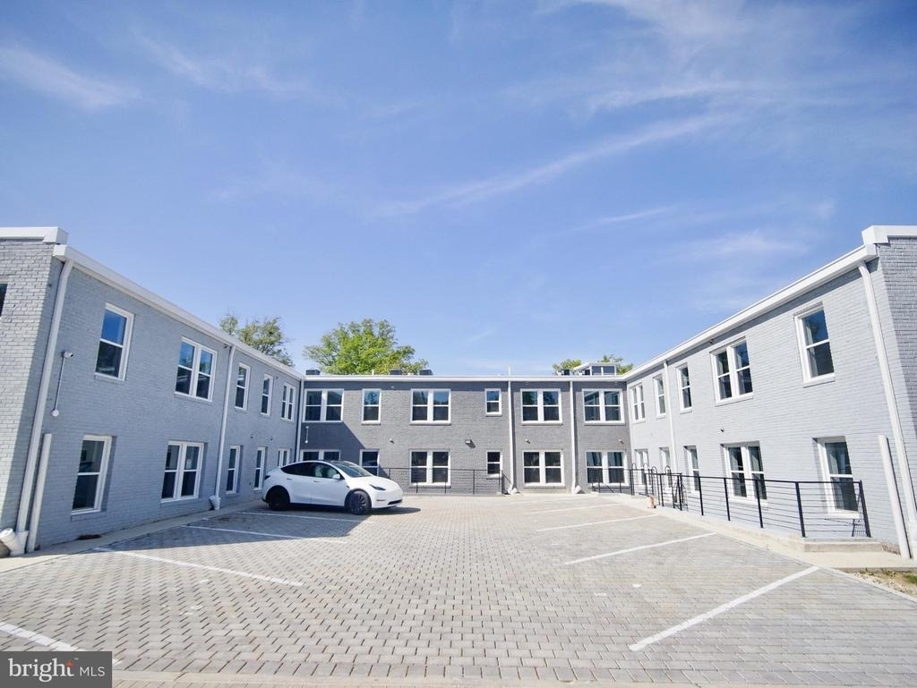 220 Hamilton Street Nw - Photo 4