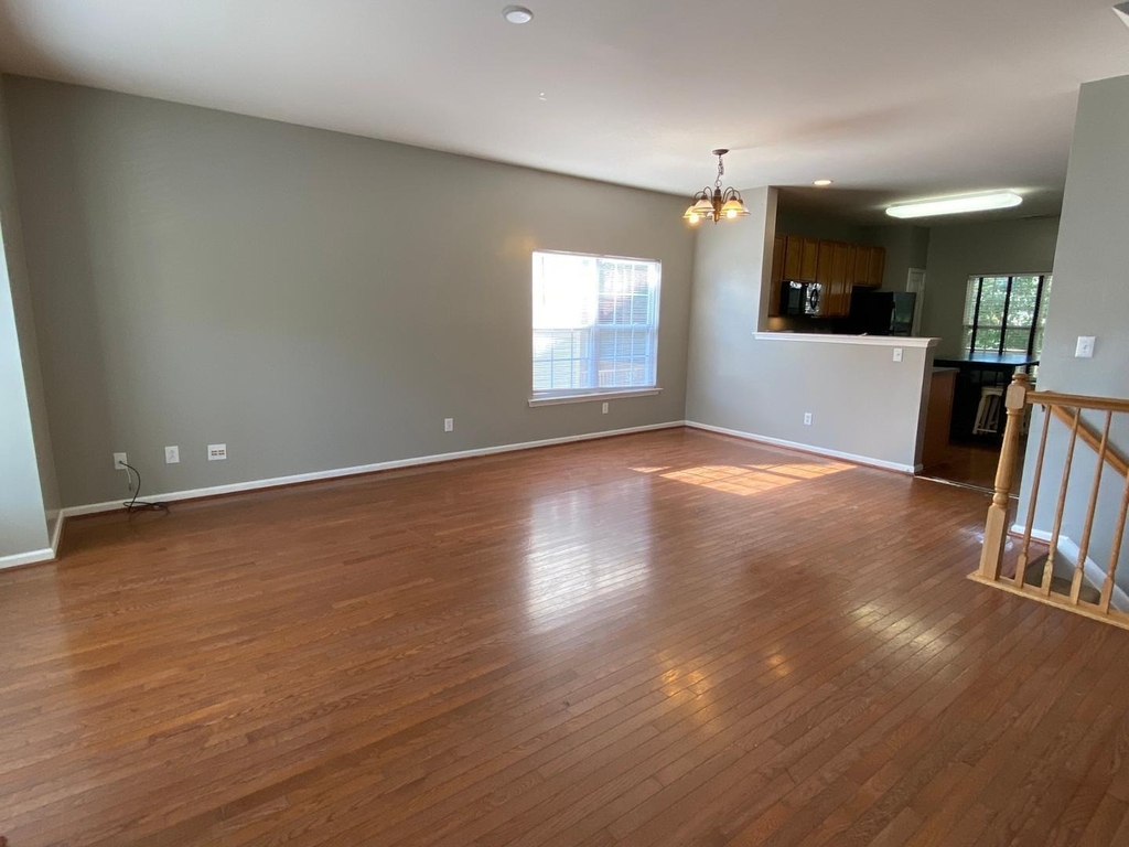 2810 Barrymore Street - Photo 3