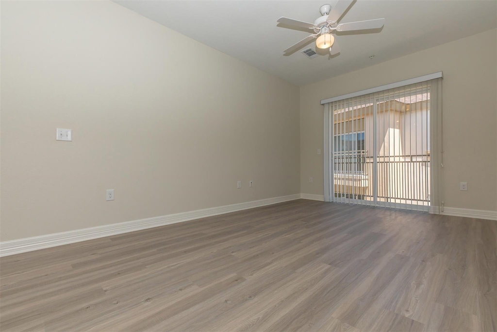 1201 W Whitestone Blvd - Photo 5