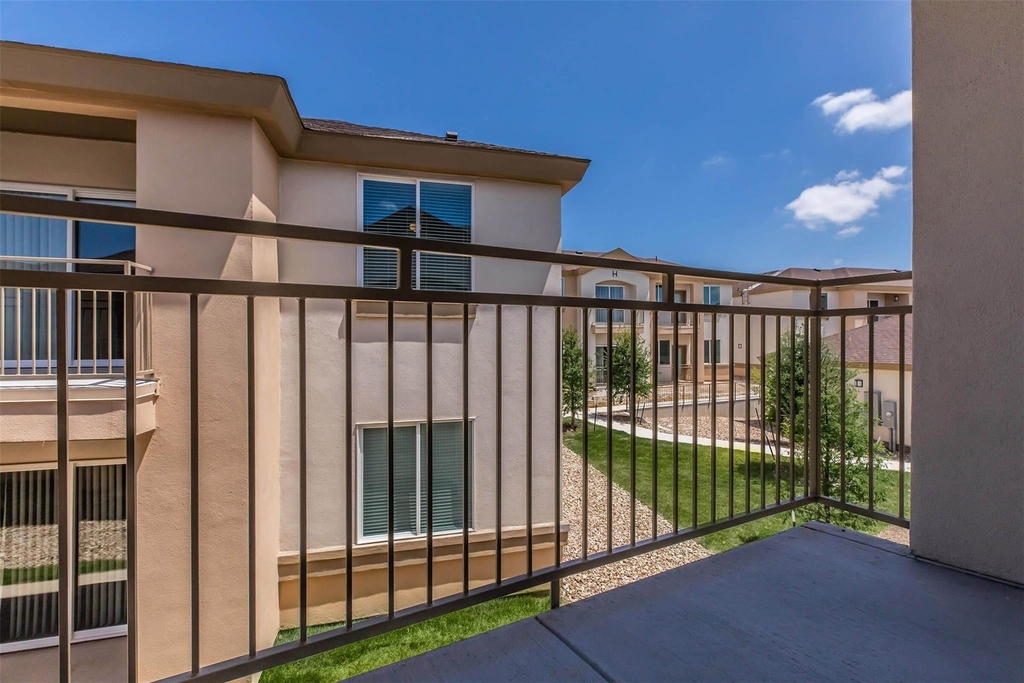 1201 W Whitestone Blvd - Photo 15