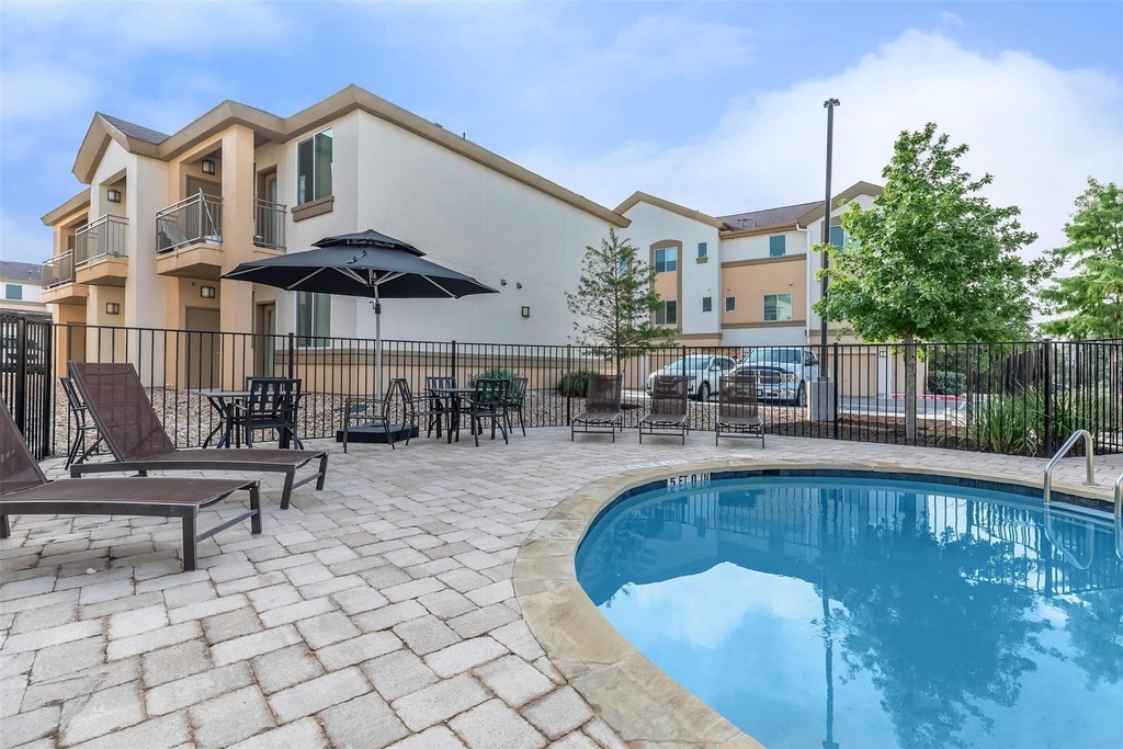 1201 W Whitestone Blvd - Photo 23