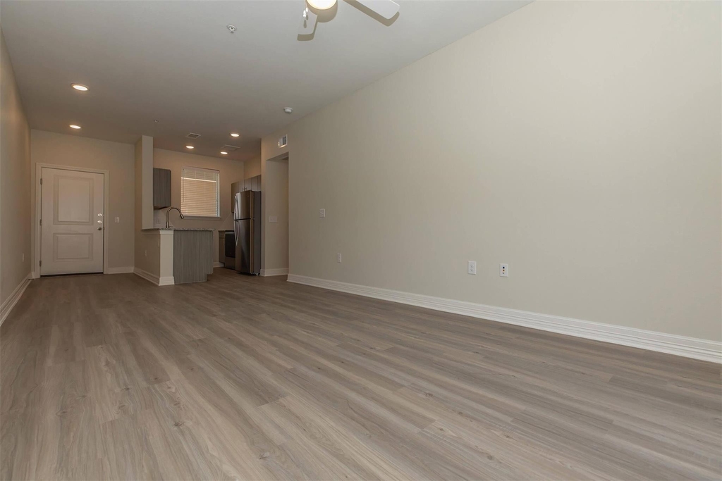 1201 W Whitestone Blvd - Photo 4