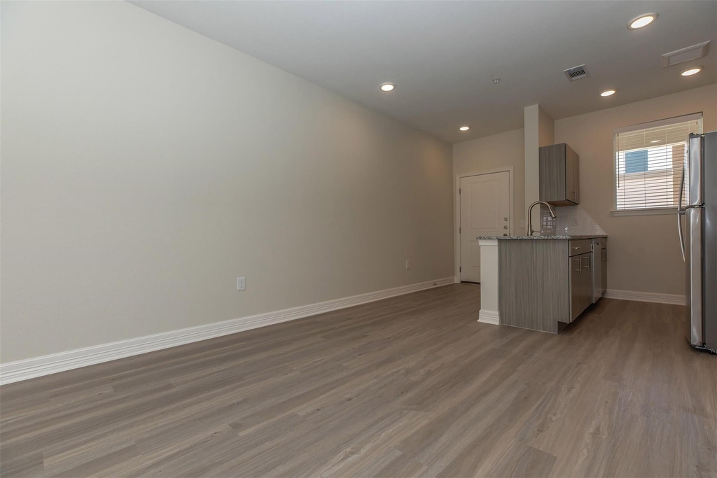 1201 W Whitestone Blvd - Photo 3