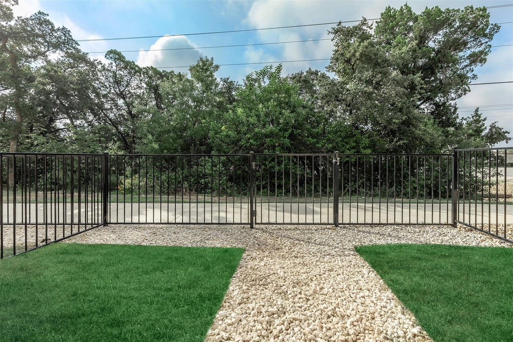 1201 W Whitestone Blvd - Photo 21