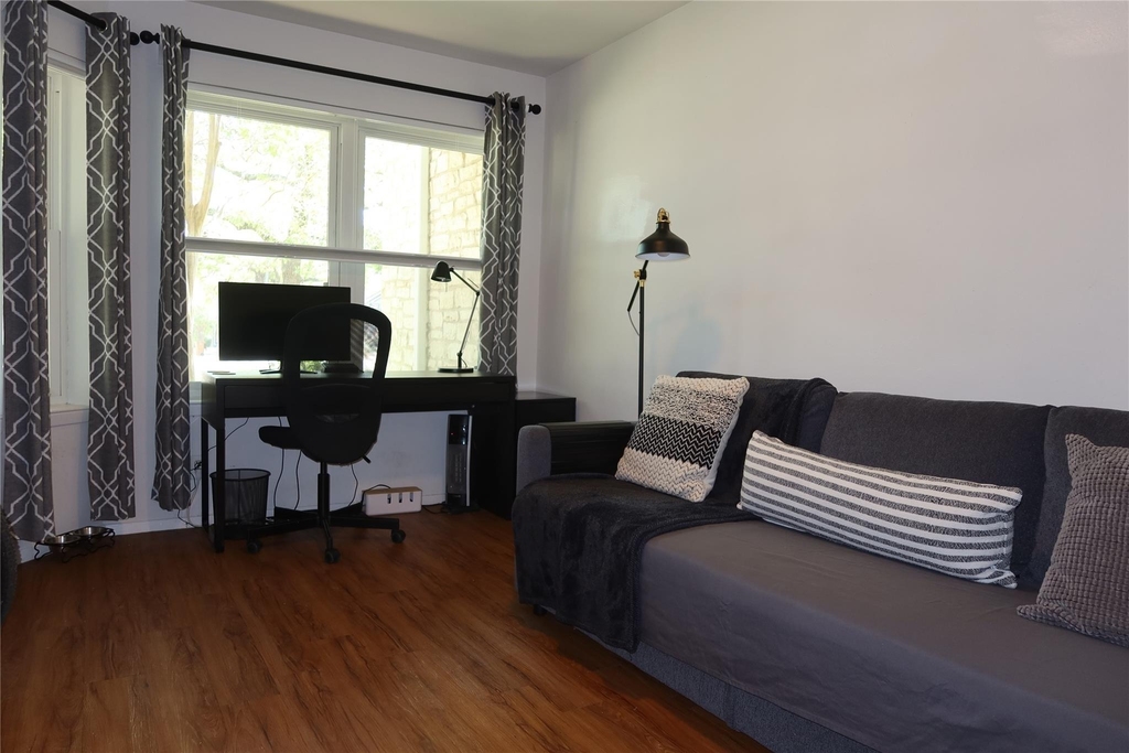 3400 Speedway St - Photo 3
