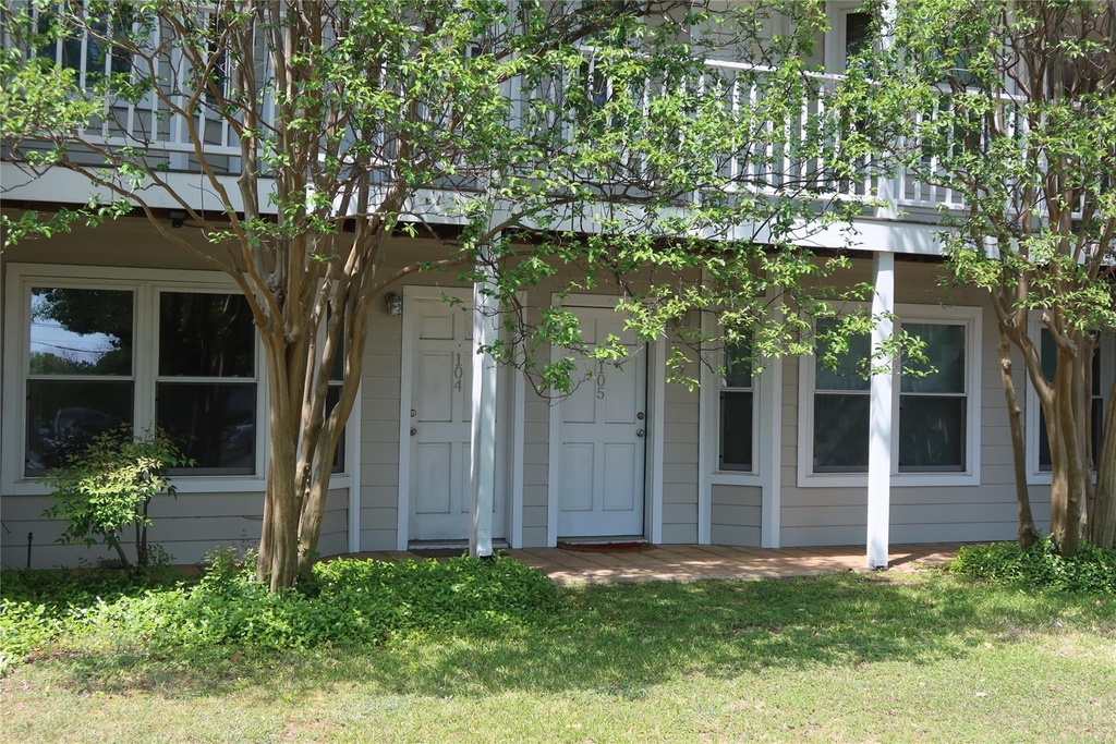 3400 Speedway St - Photo 2