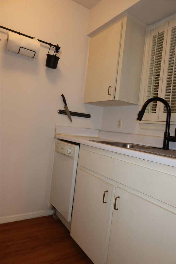 3400 Speedway St - Photo 9