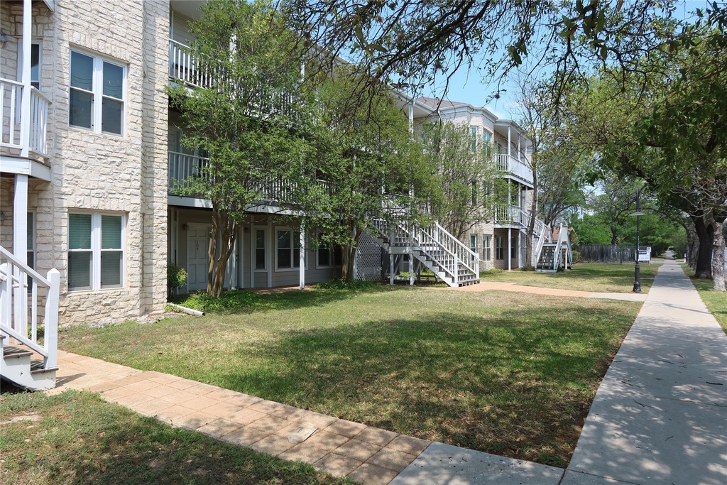 3400 Speedway St - Photo 1