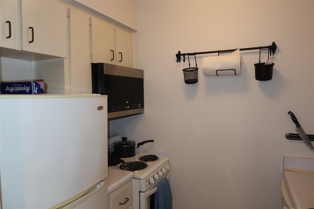 3400 Speedway St - Photo 12