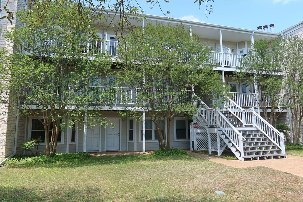 3400 Speedway St - Photo 0