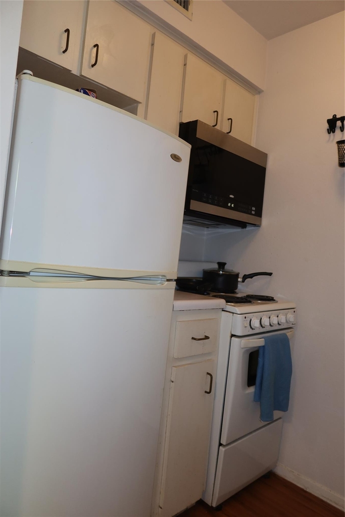 3400 Speedway St - Photo 10