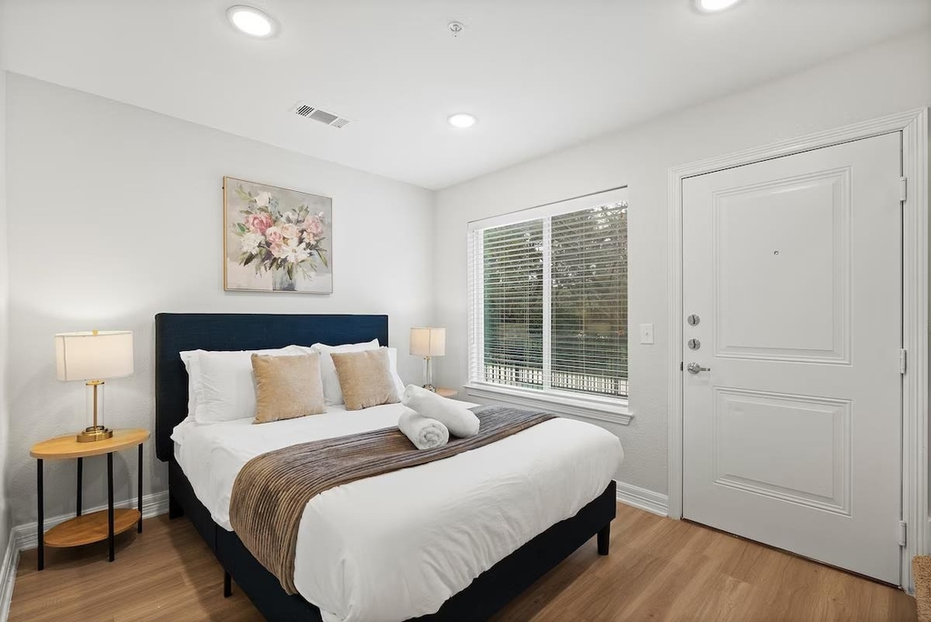 1201 W Whitestone Blvd - Photo 5