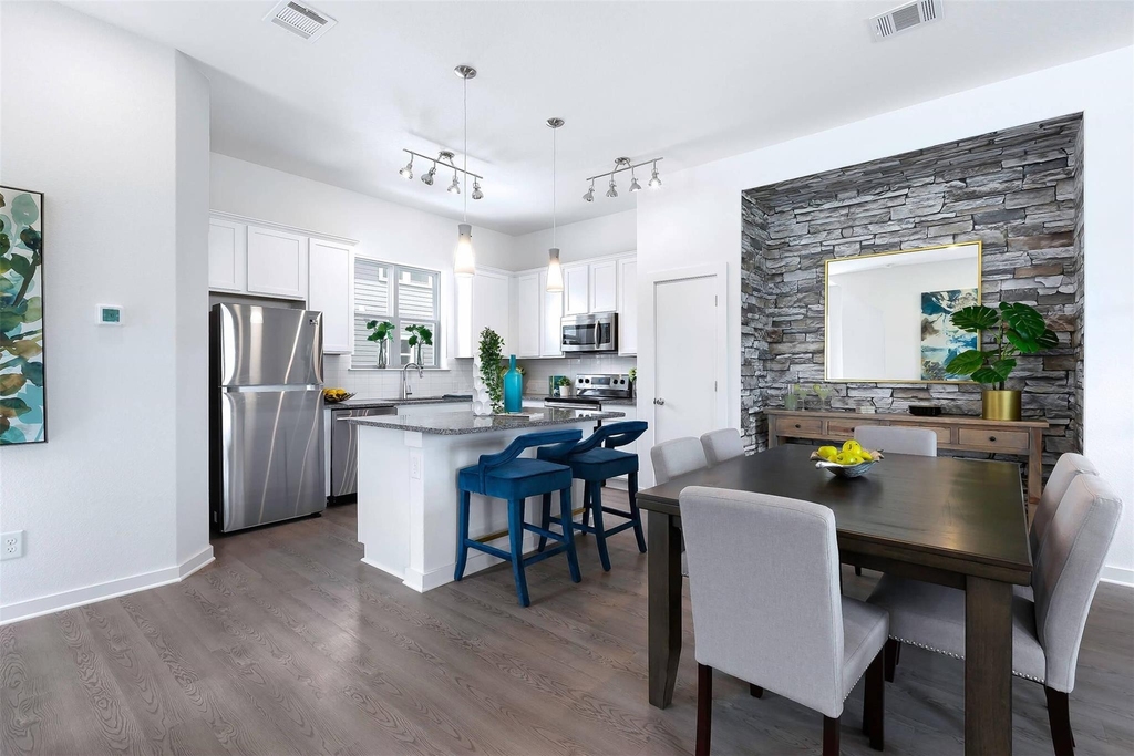 433 Leo Lane Ln - Photo 0
