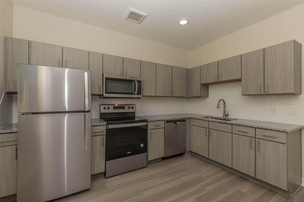 1201 W Whitestone Blvd Blvd - Photo 0