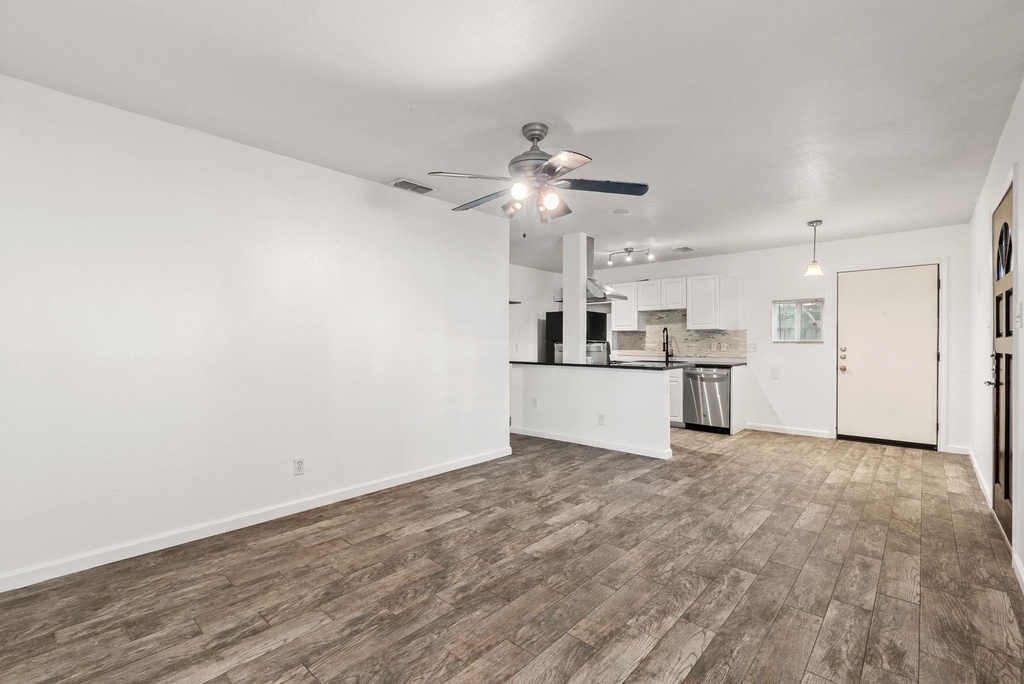 5803 Wellington Dr - Photo 2