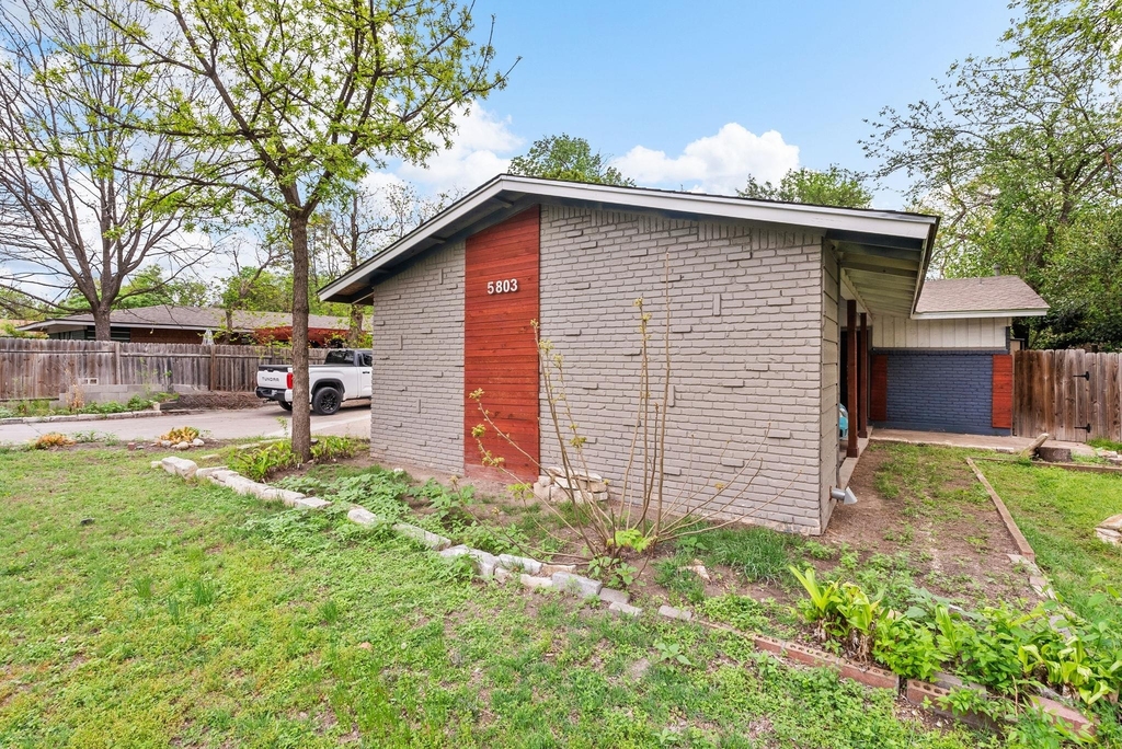 5803 Wellington Dr - Photo 1
