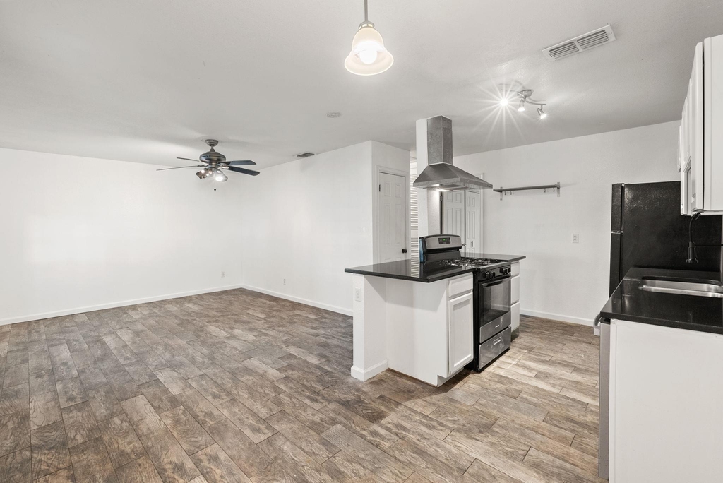 5803 Wellington Dr - Photo 3