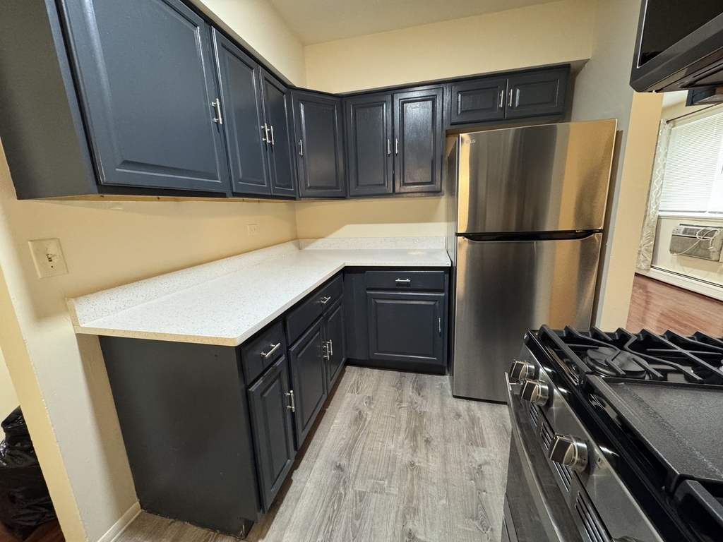 7320 N Rogers Avenue - Photo 2