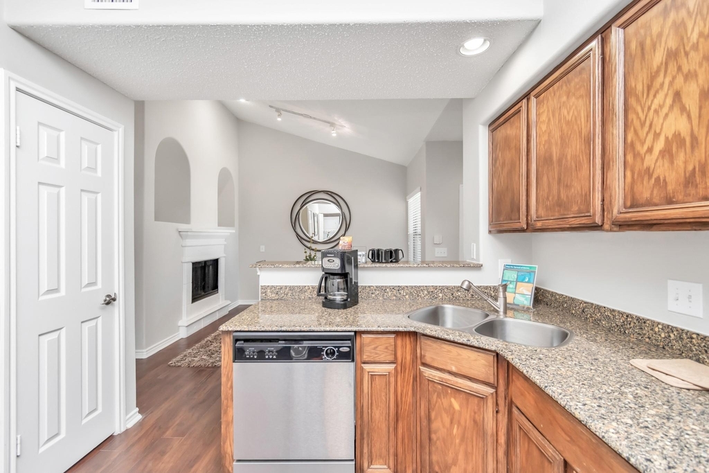 1600 Eldridge Parkway - Photo 14