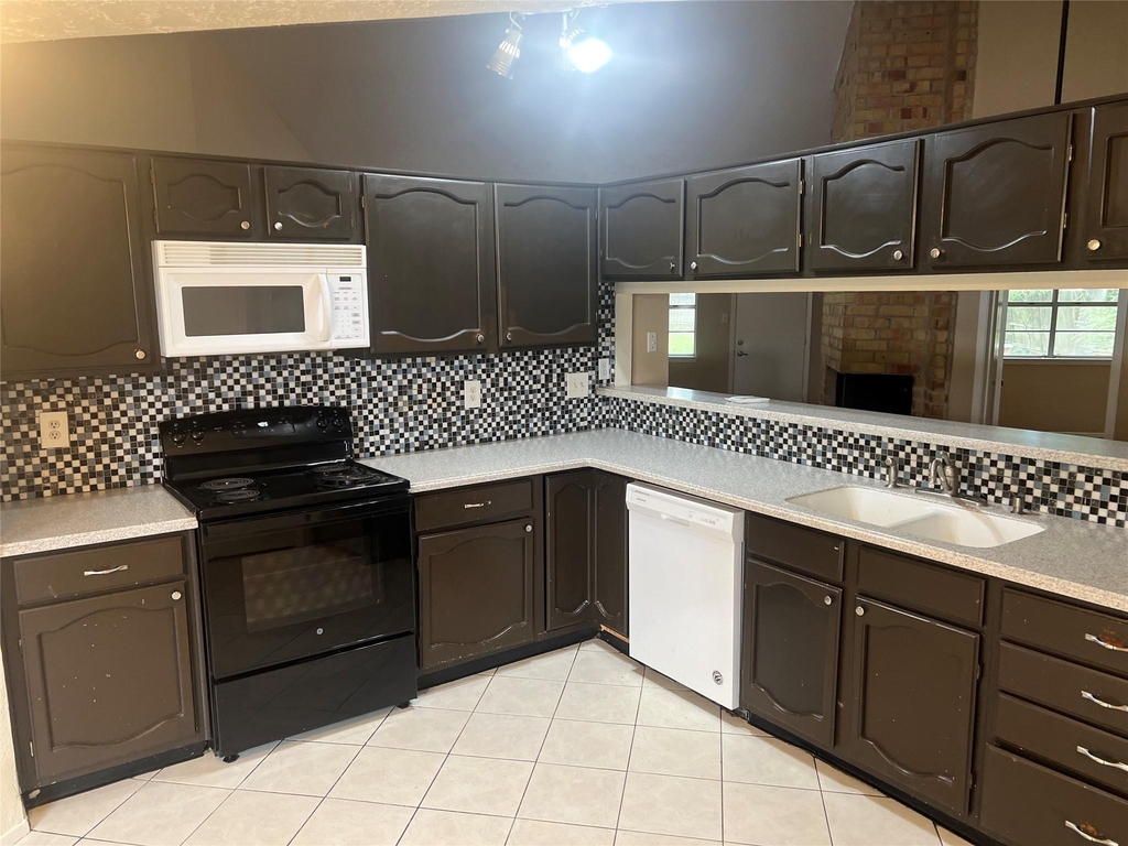 6507 Bridgegate Drive - Photo 5
