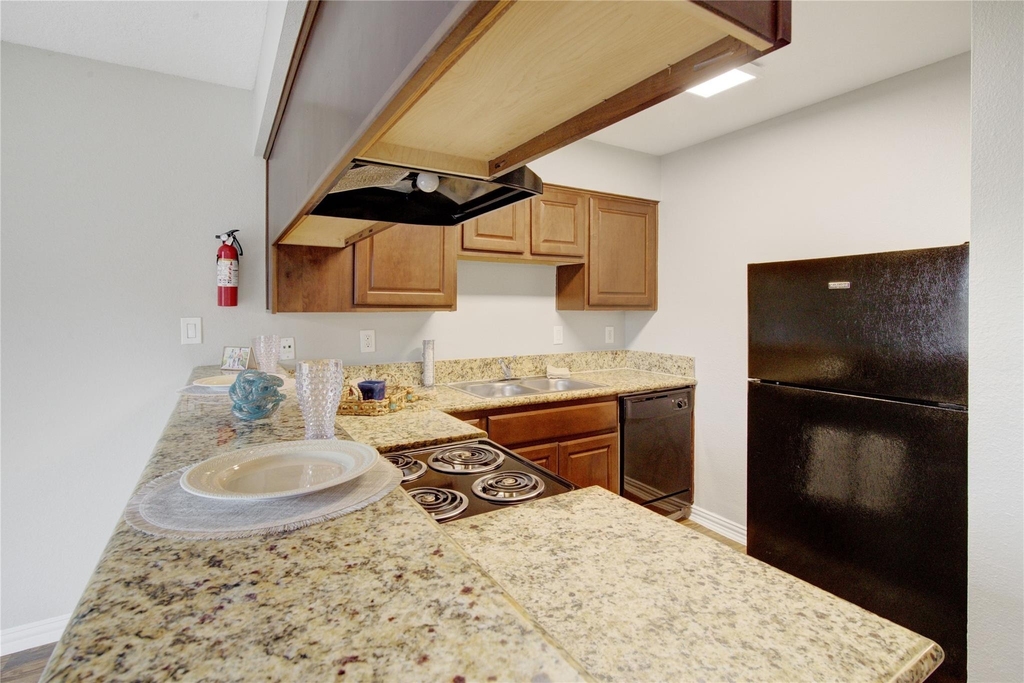 5701 Schumacher Lane - Photo 8