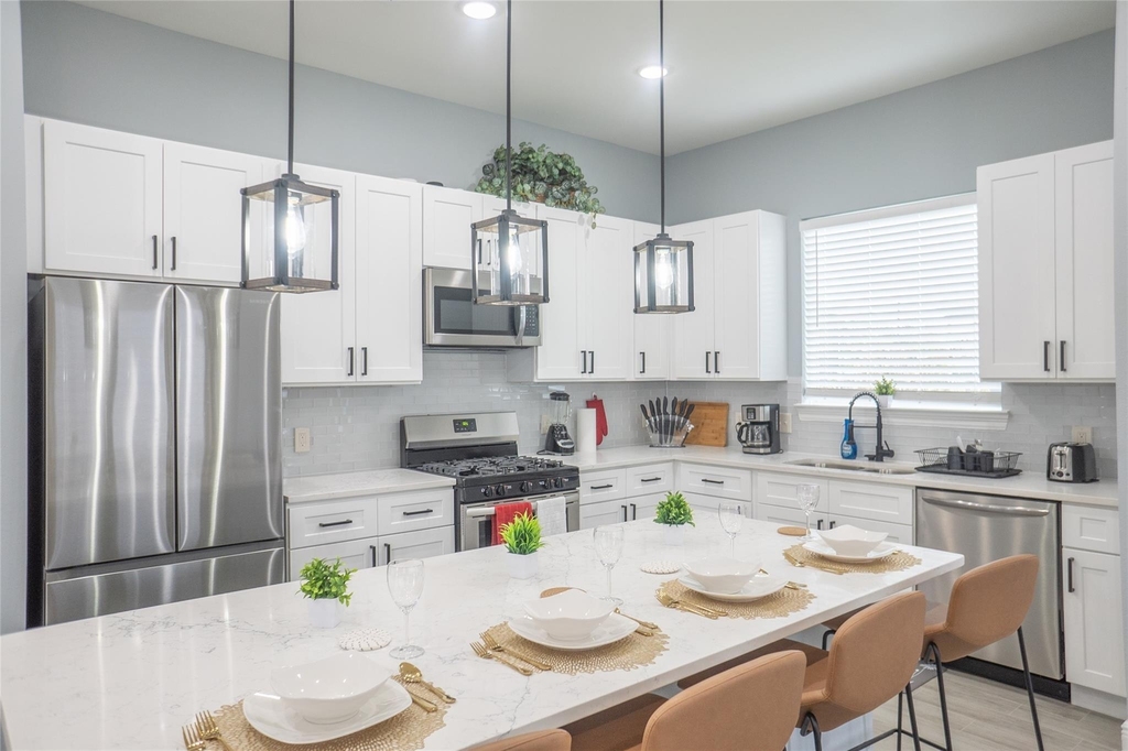 2214 Des Chaumes Street - Photo 3