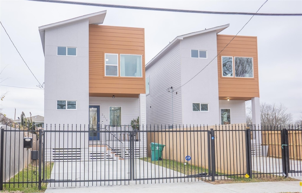 2214 Des Chaumes Street - Photo 0