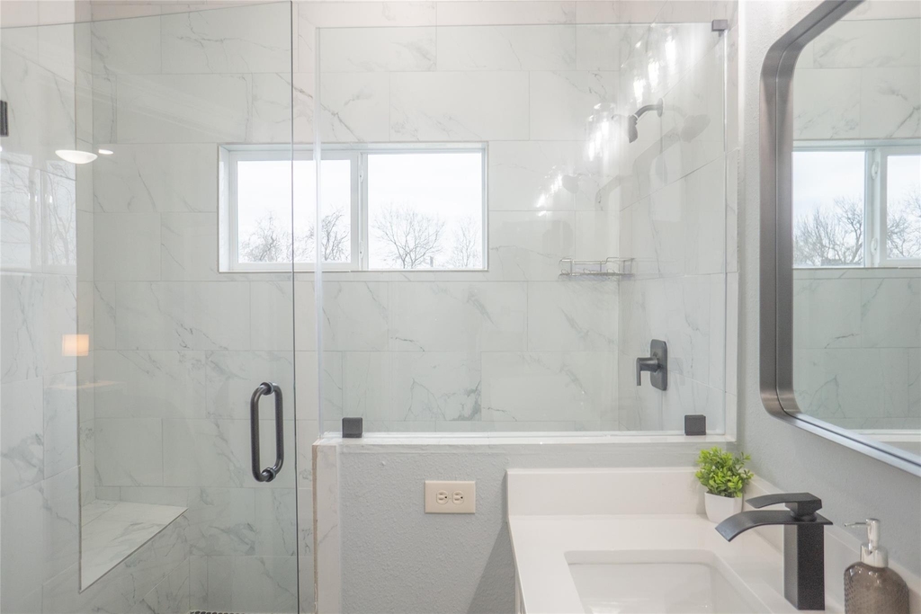 2214 Des Chaumes Street - Photo 9
