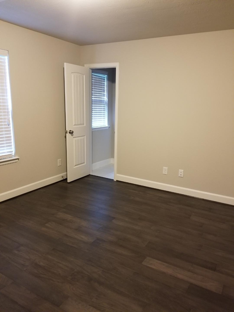5326 Larkin Street - Photo 19