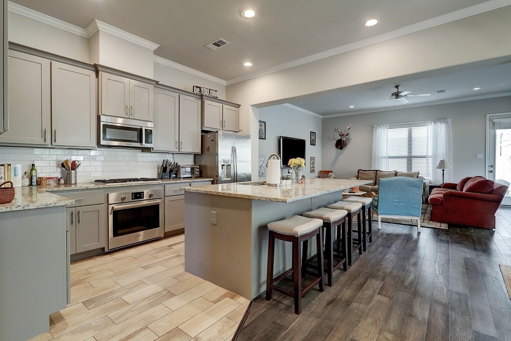 5326 Larkin Street - Photo 4