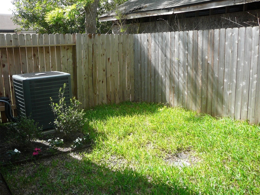 5326 Larkin Street - Photo 11
