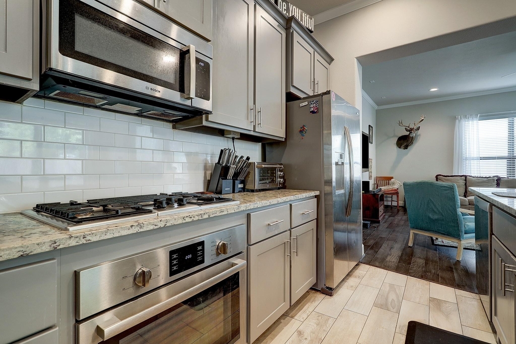 5326 Larkin Street - Photo 3