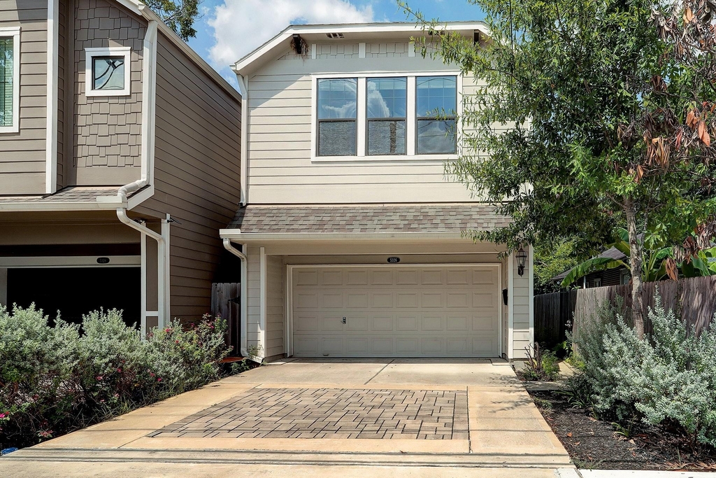 5326 Larkin Street - Photo 0