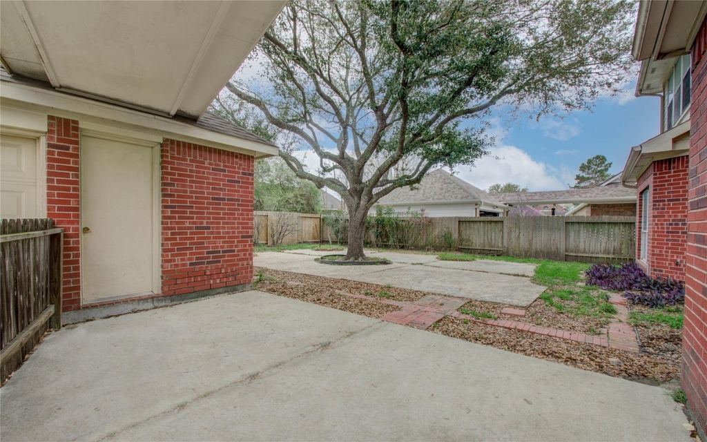 411 Green Stone Court - Photo 32