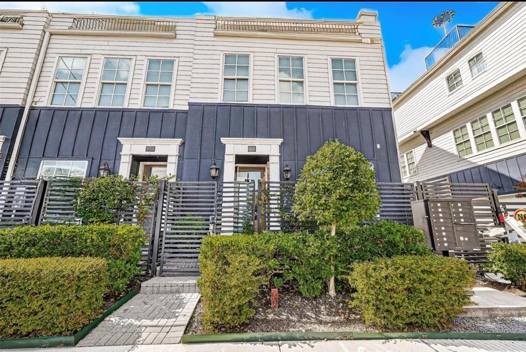 815 Bringhurst Street - Photo 0
