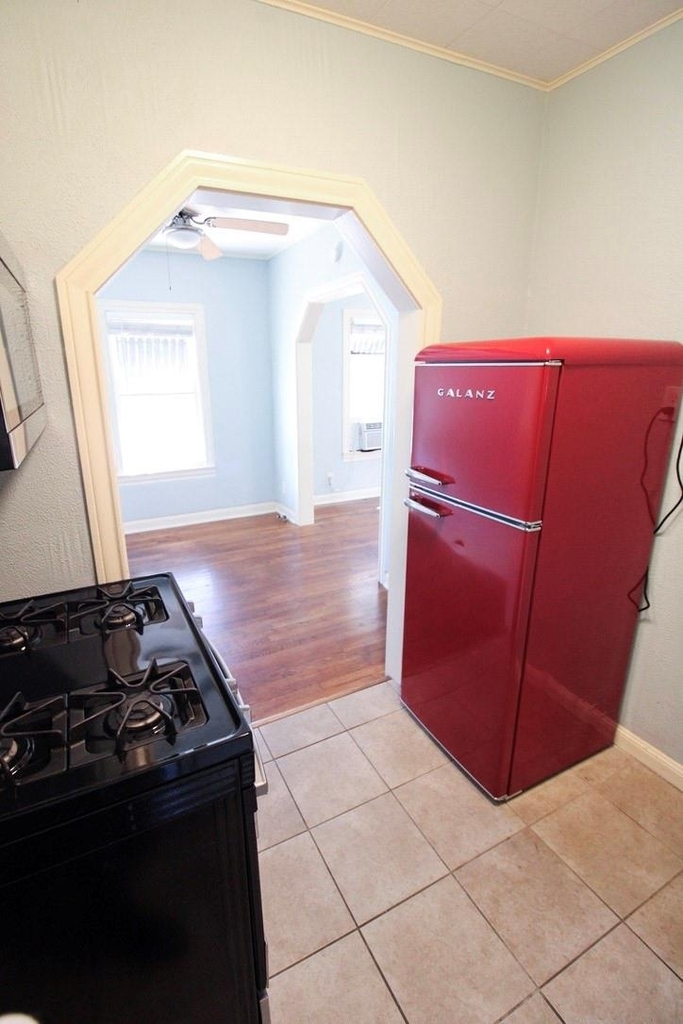 1011 9th St - Photo 4