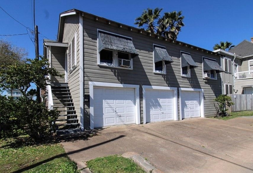 1011 9th St - Photo 0